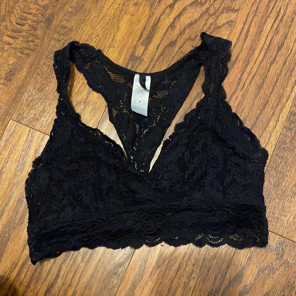 Black lacy bralette
